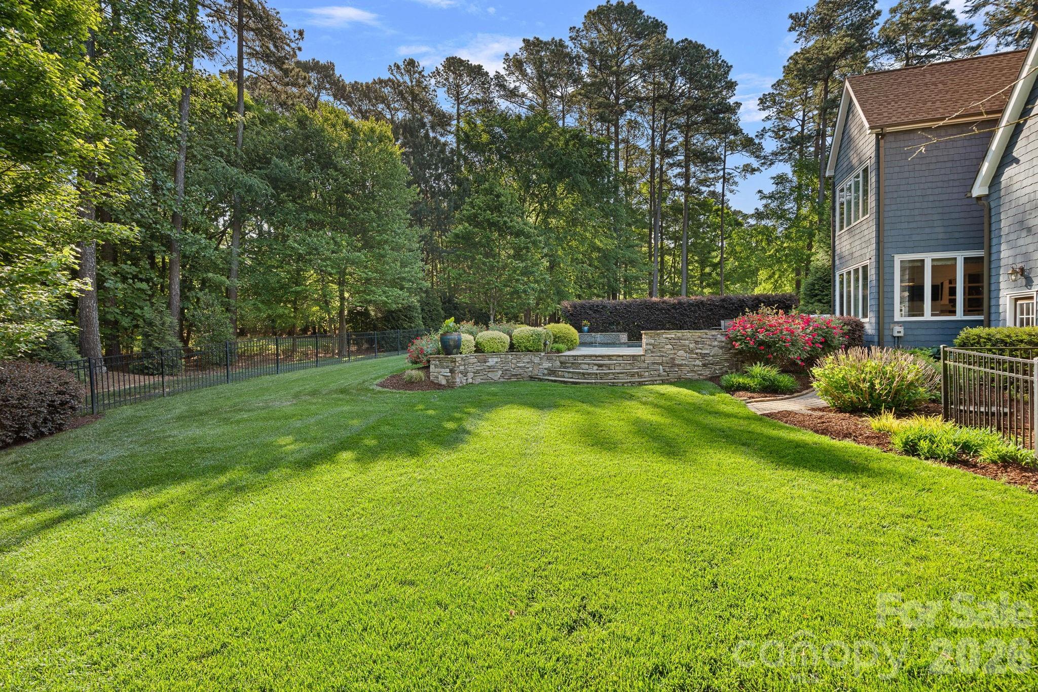 104 Maddaket Loop — Mooresville