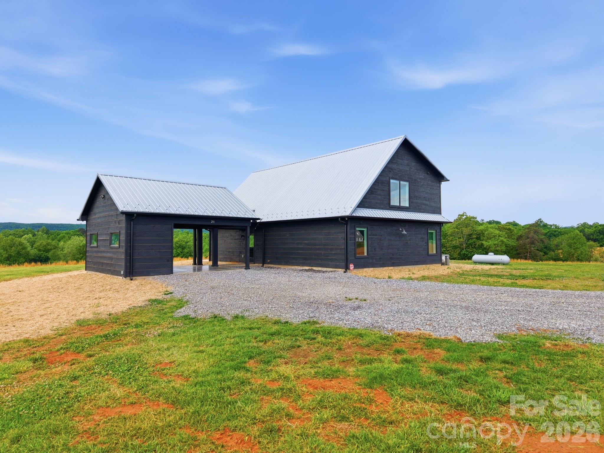 211 Race Path Road — Union Grove