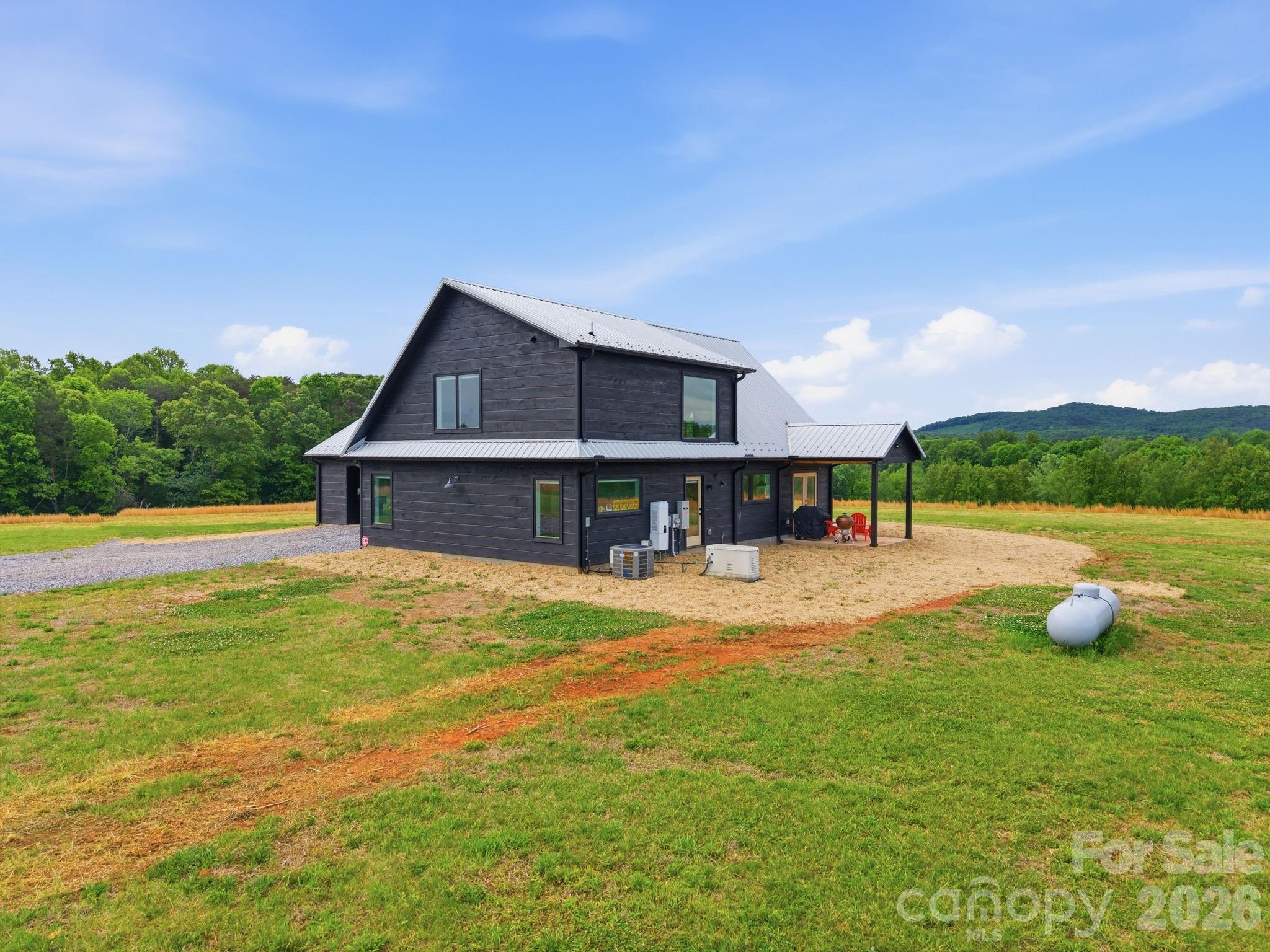 211 Race Path Road — Union Grove