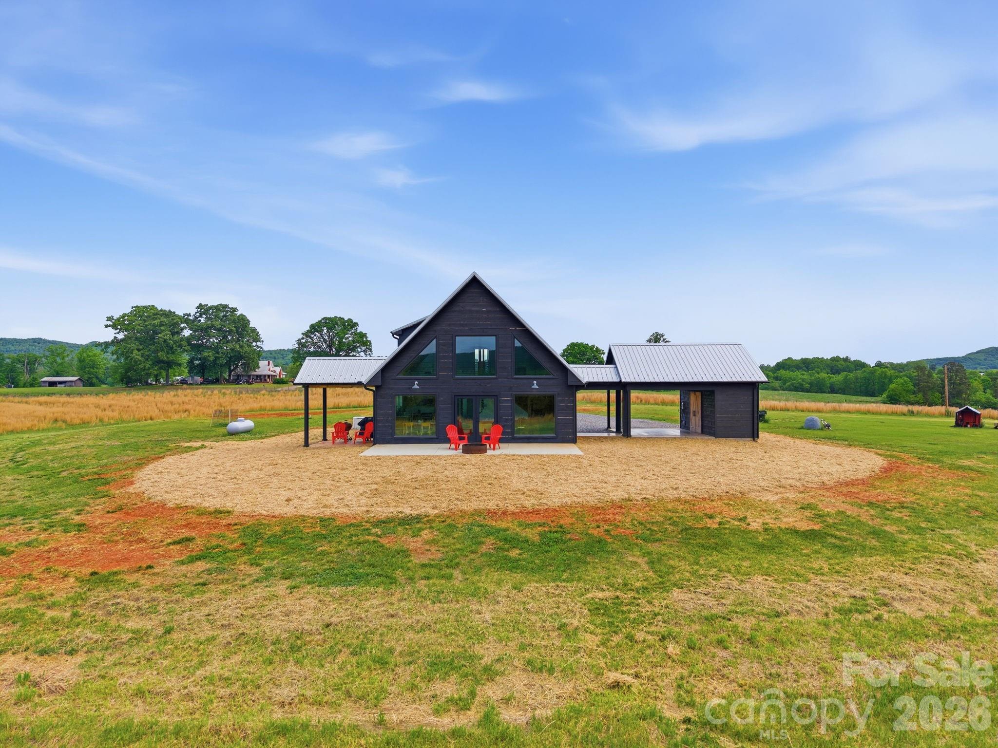 211 Race Path Road — Union Grove