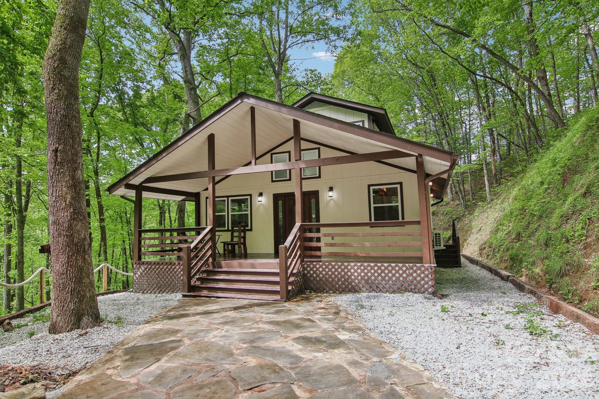 291 Dills Road — Bryson City