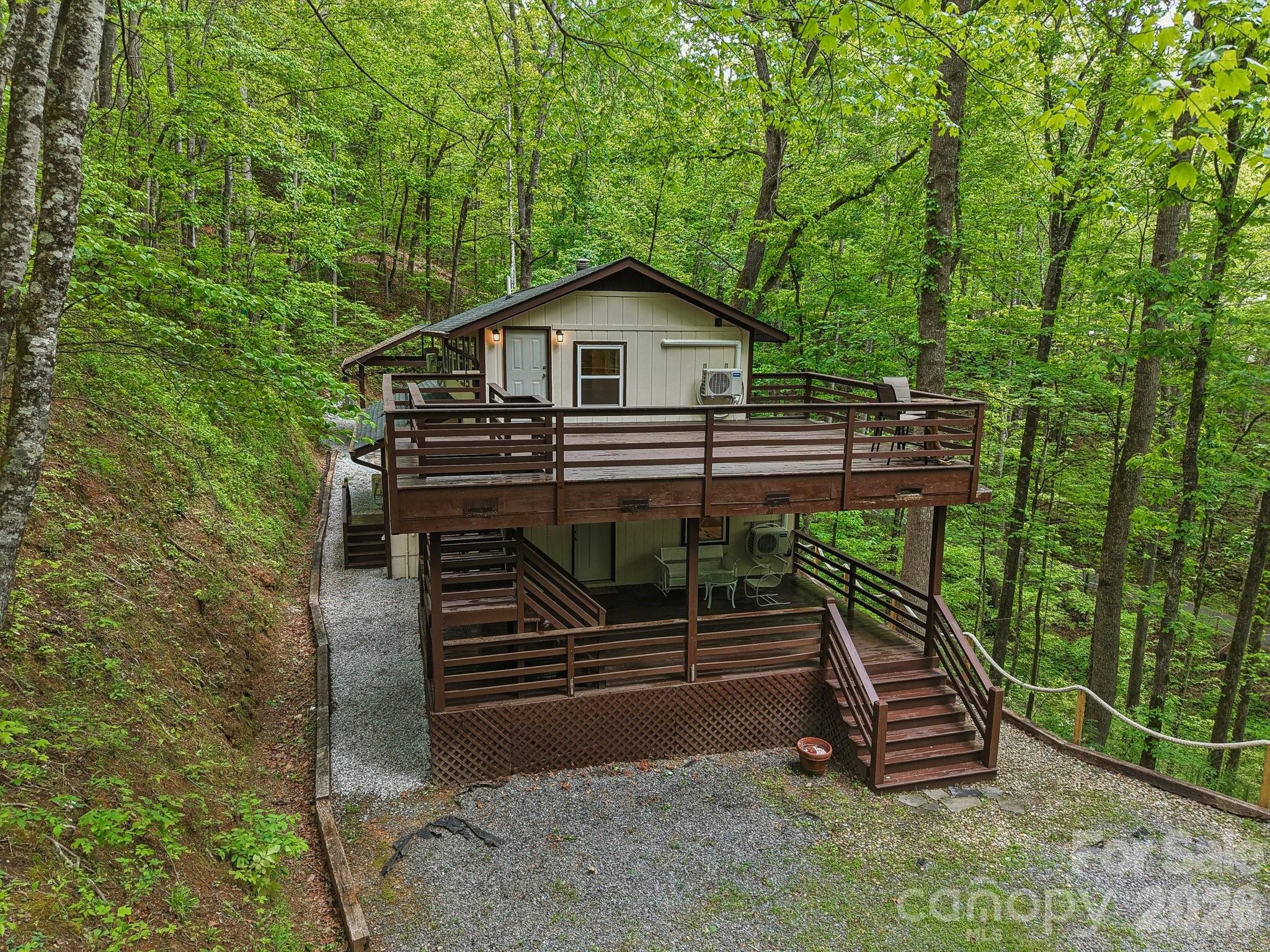 291 Dills Road — Bryson City