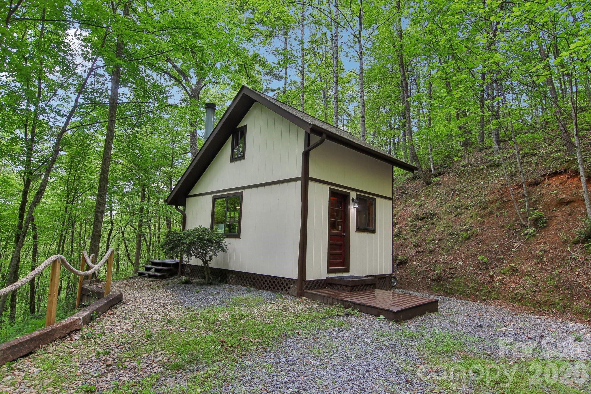 291 Dills Road — Bryson City