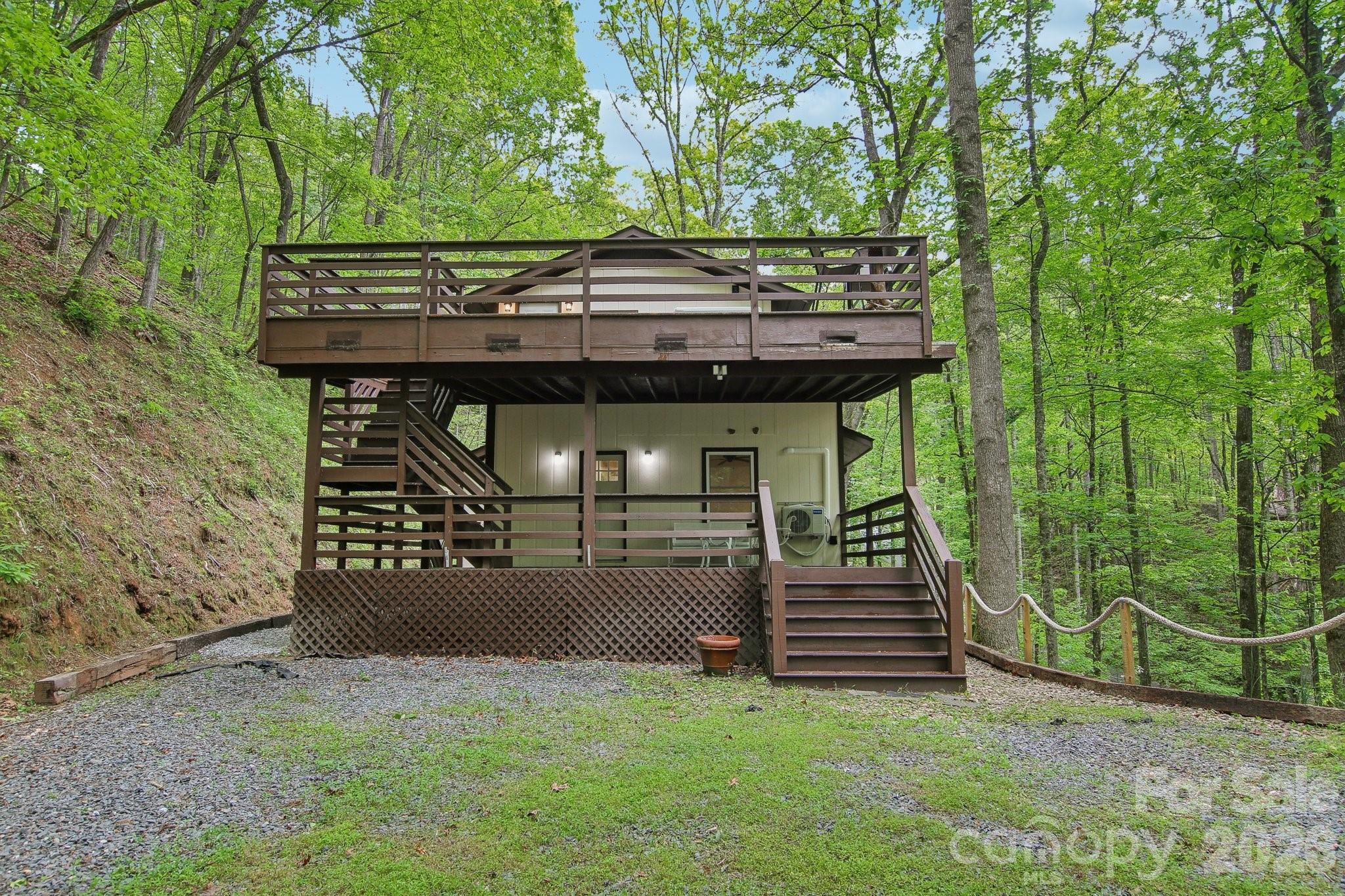 291 Dills Road — Bryson City