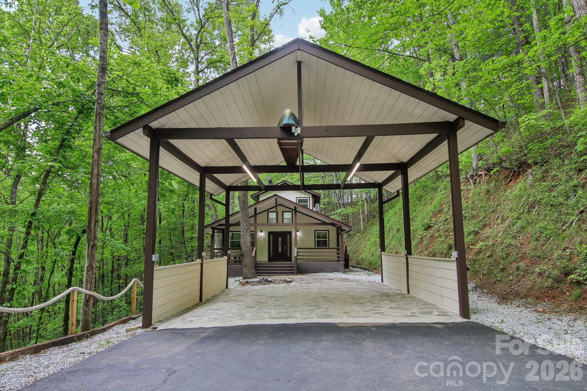 291 Dills Road — Bryson City
