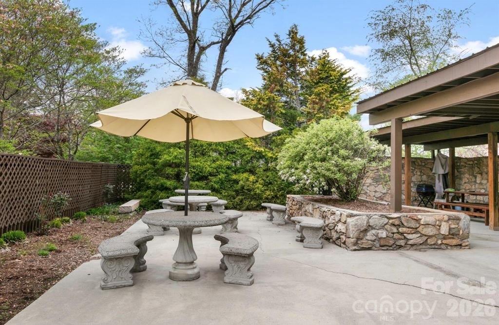51 Maple Ridge Lane — Asheville