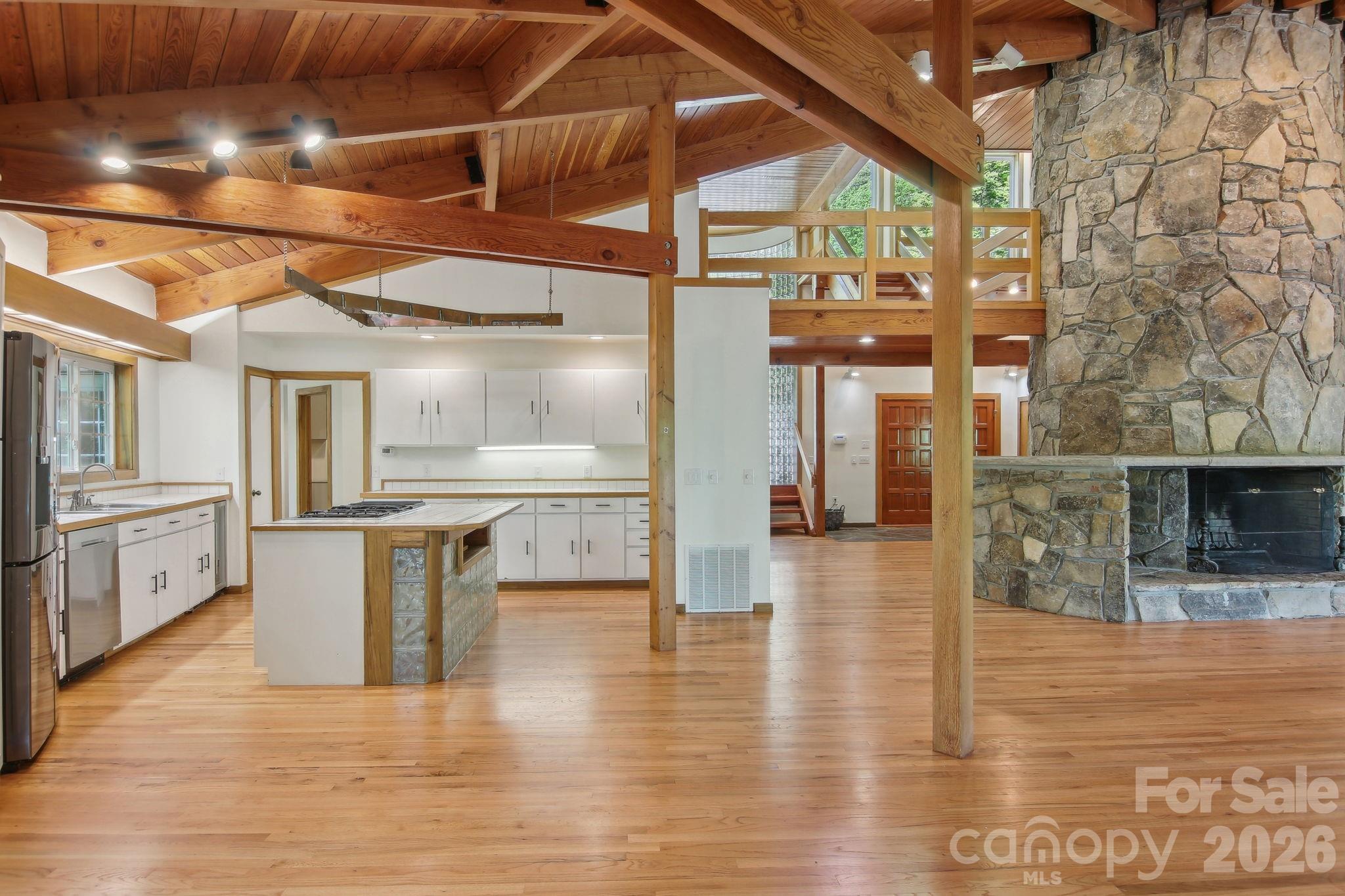 295/291 Dills Road — Bryson City