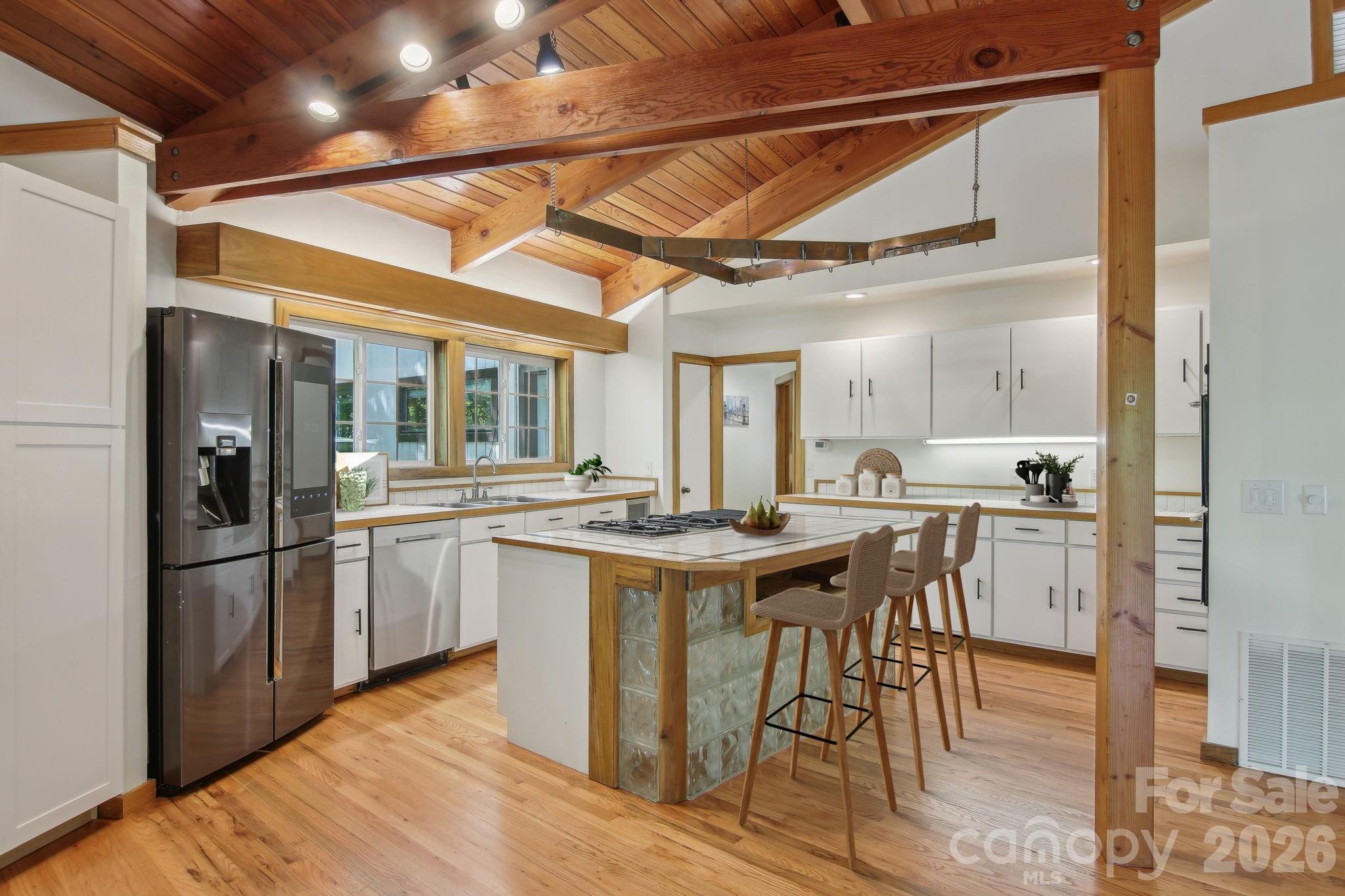 295/291 Dills Road — Bryson City
