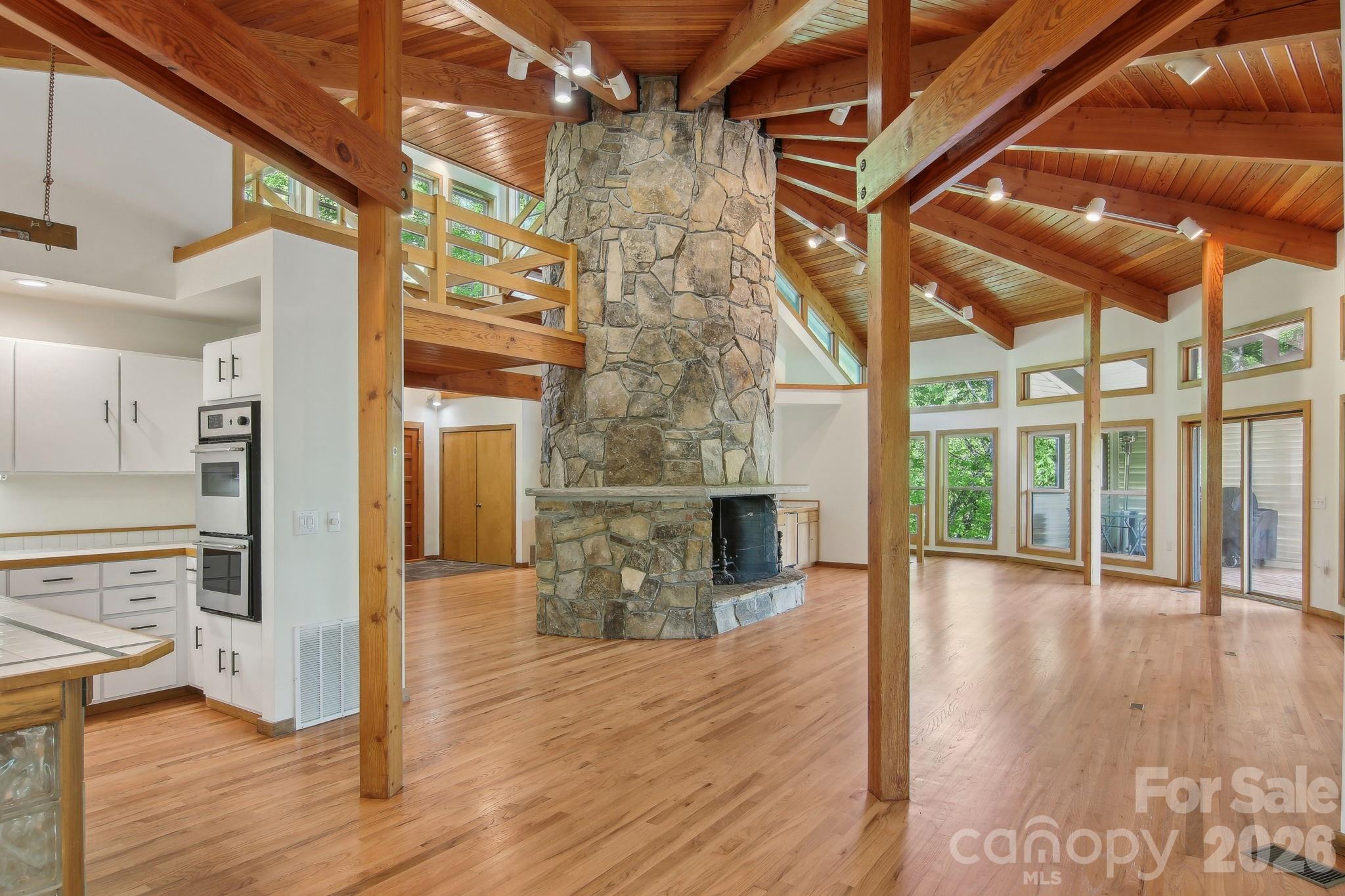 295/291 Dills Road — Bryson City