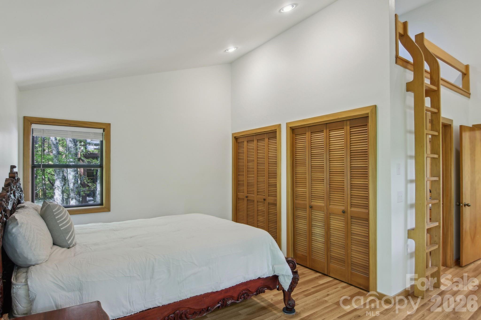 295/291 Dills Road — Bryson City