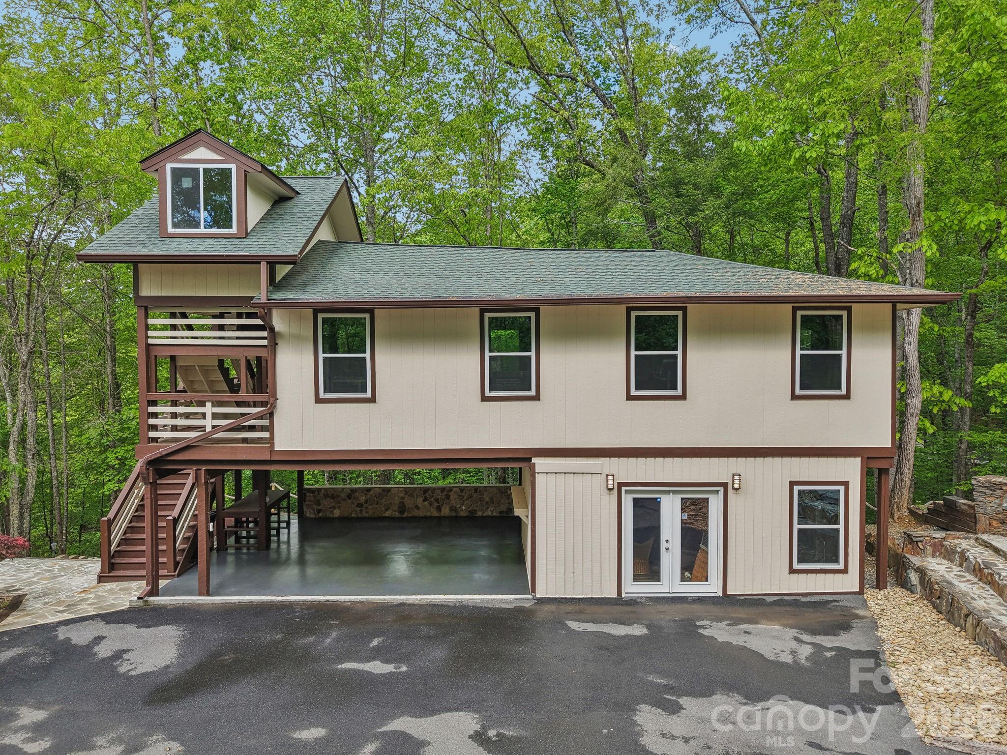 295/291 Dills Road — Bryson City