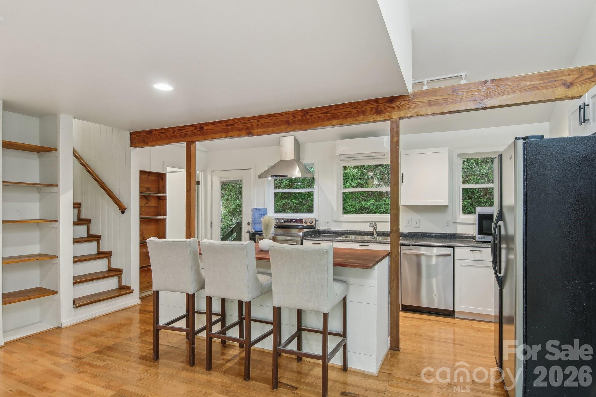 295/291 Dills Road — Bryson City