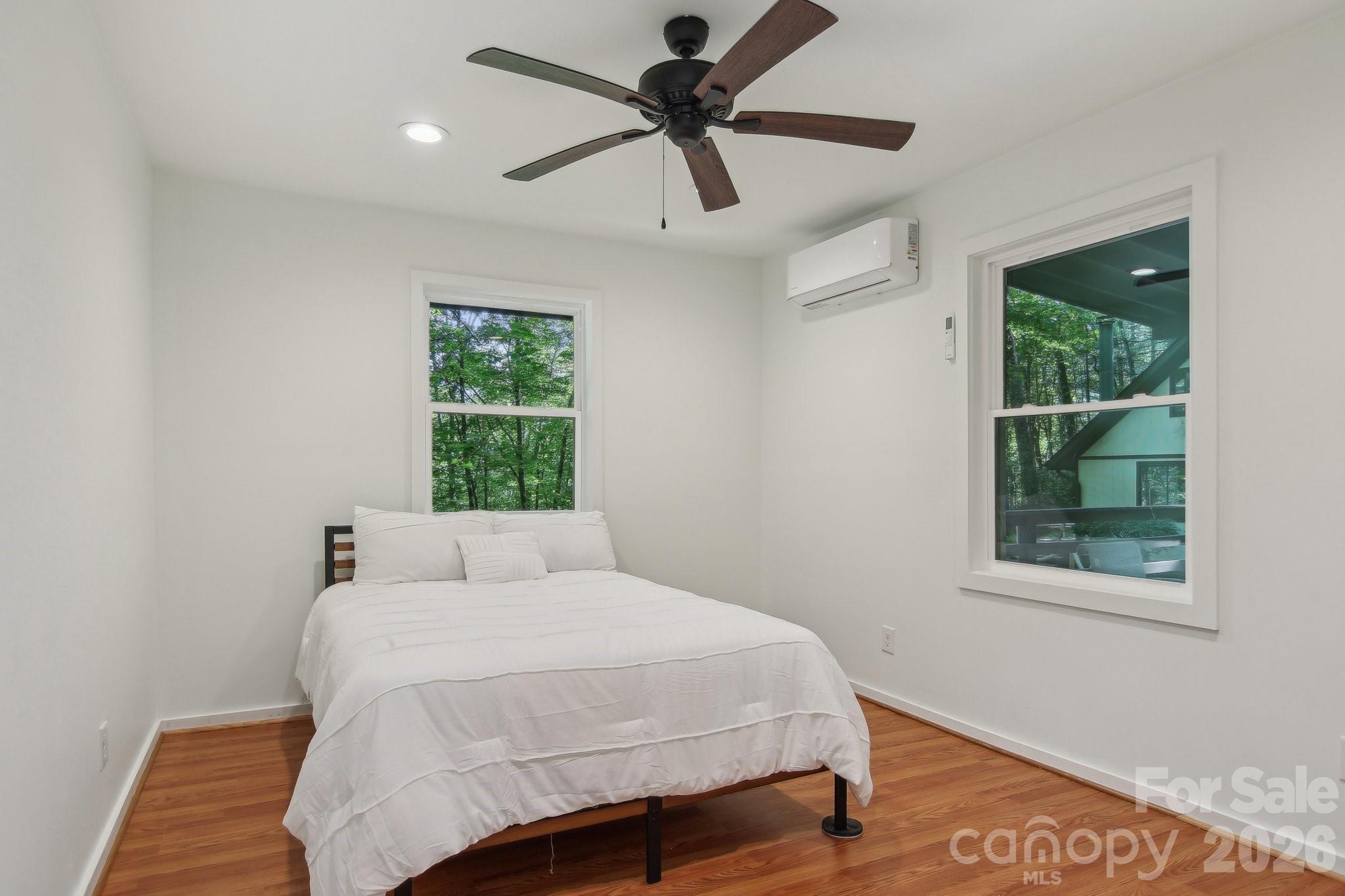 295/291 Dills Road — Bryson City
