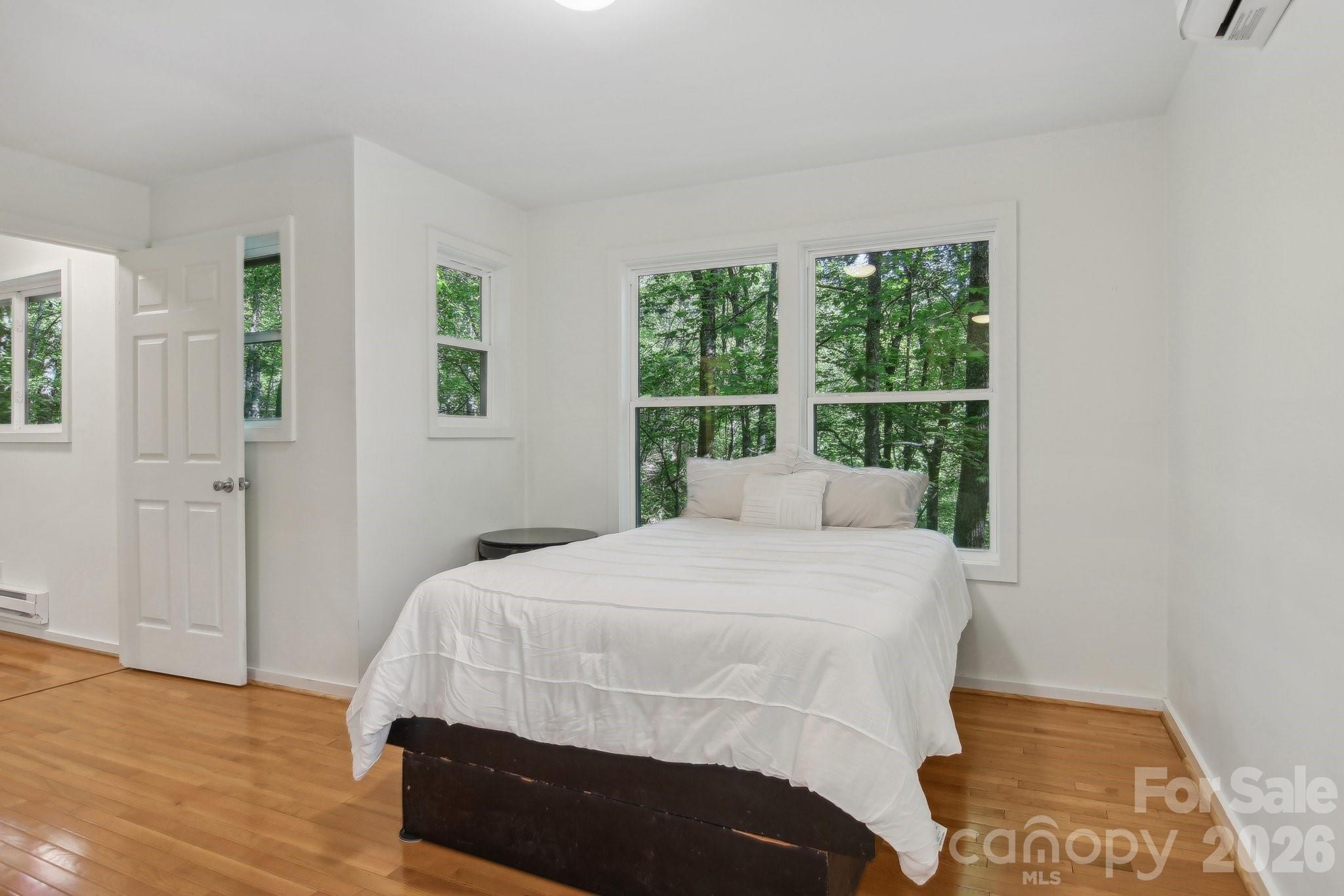 295/291 Dills Road — Bryson City