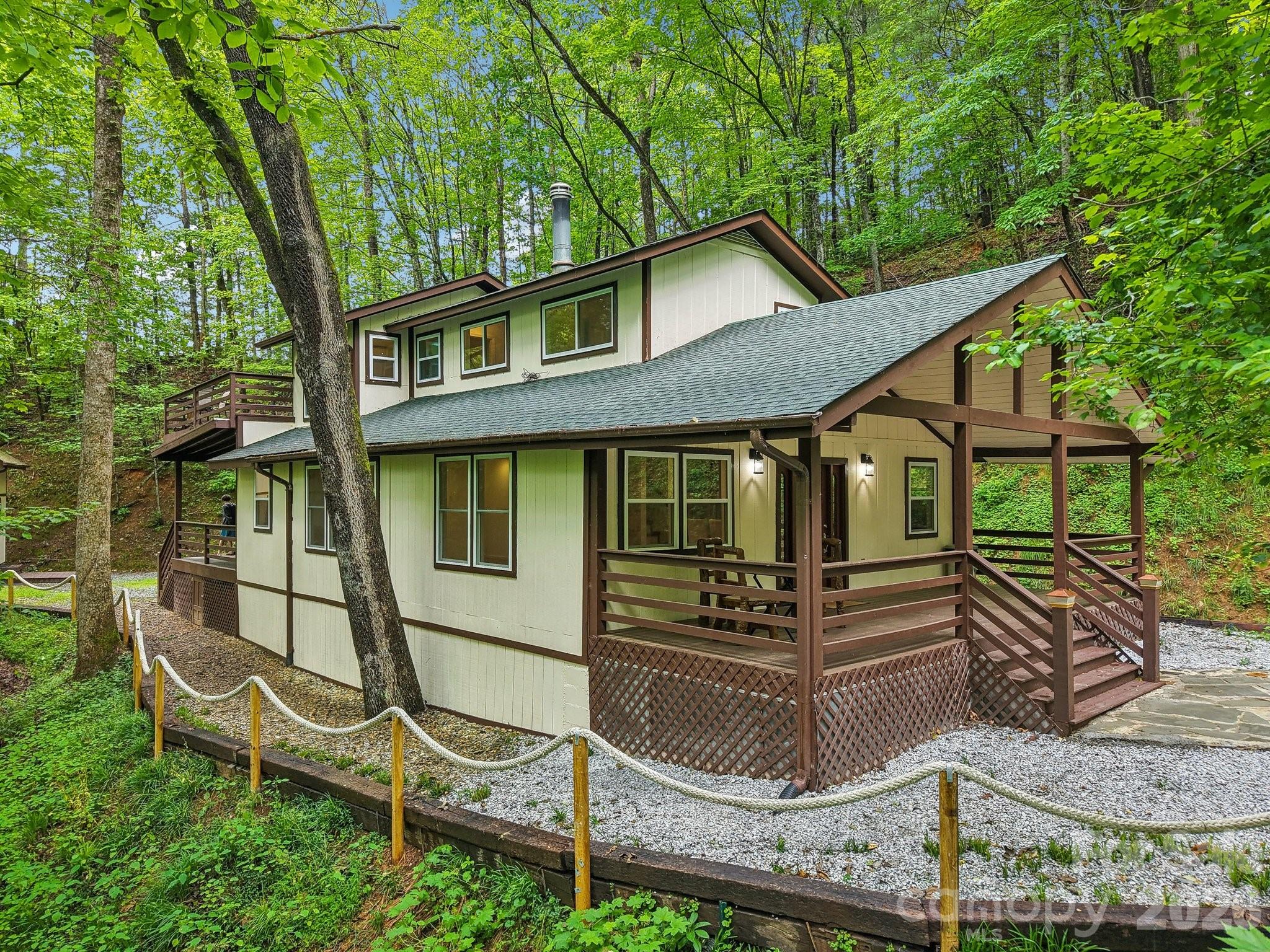 295/291 Dills Road — Bryson City