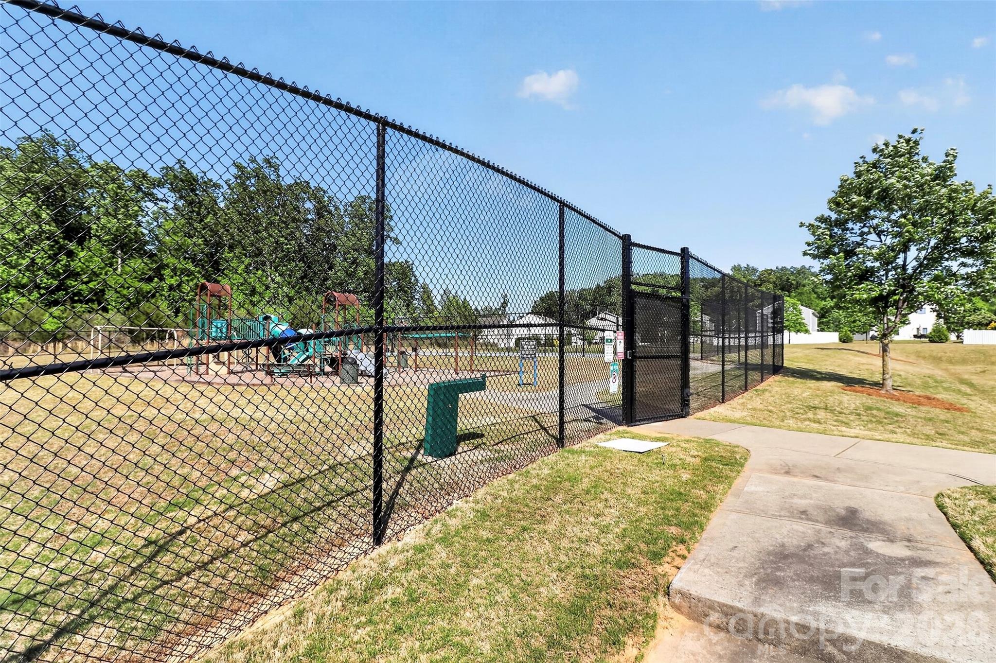 8807 Heartleaf Road — Charlotte