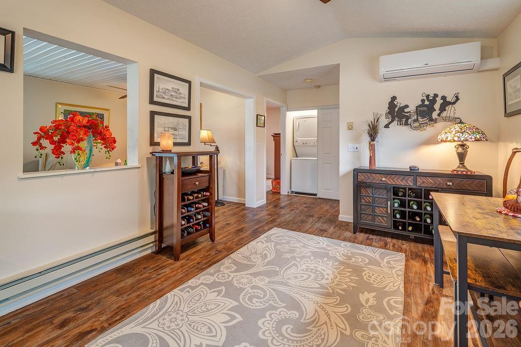 101 Strollers Lane — Waynesville