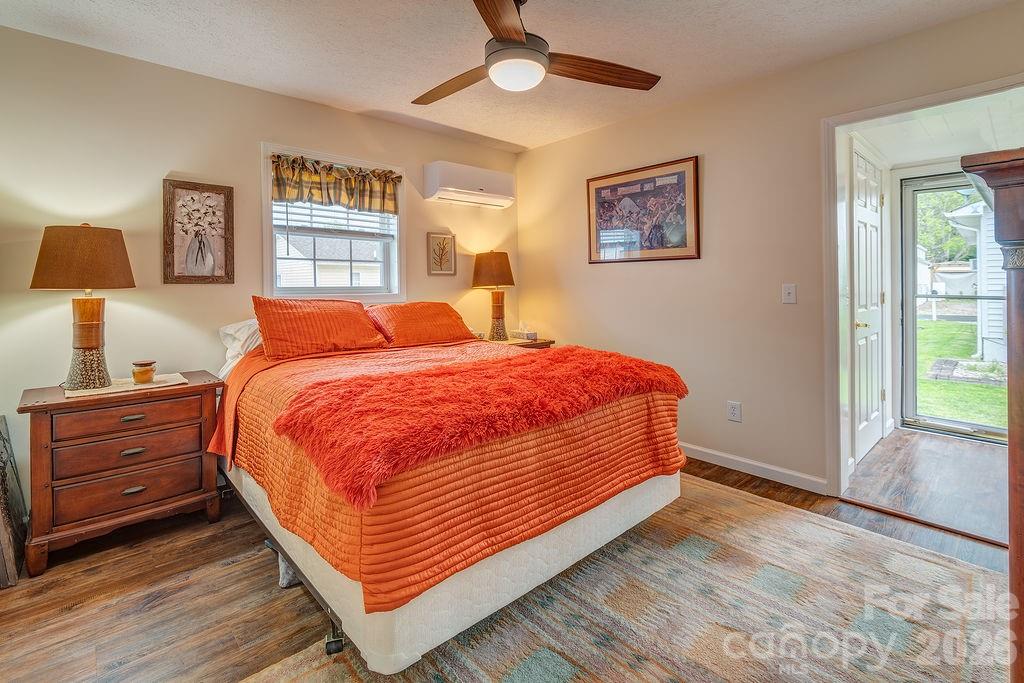 101 Strollers Lane — Waynesville