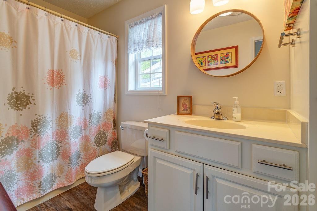 101 Strollers Lane — Waynesville