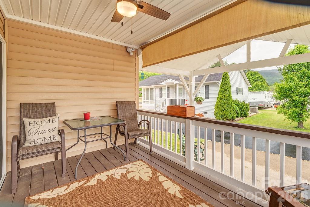 101 Strollers Lane — Waynesville