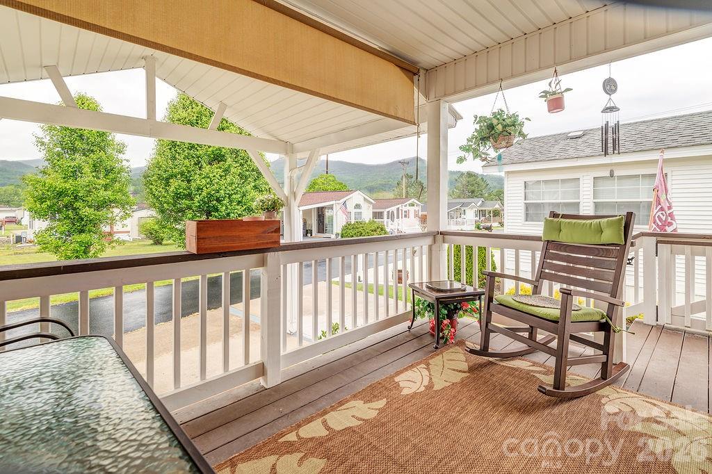 101 Strollers Lane — Waynesville