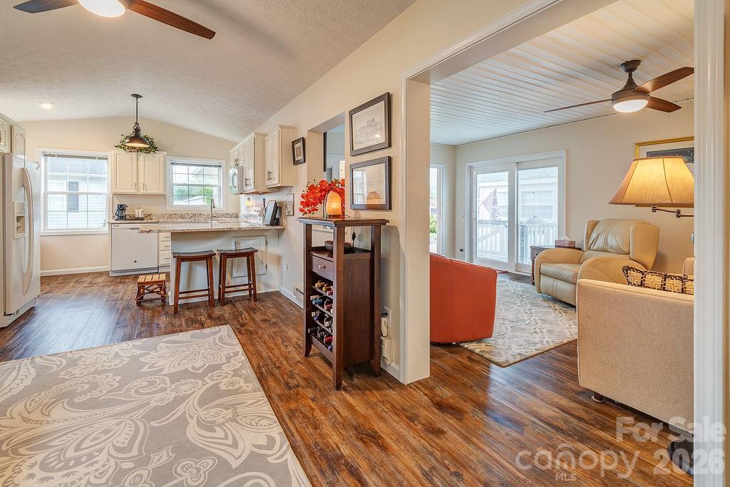 101 Strollers Lane — Waynesville