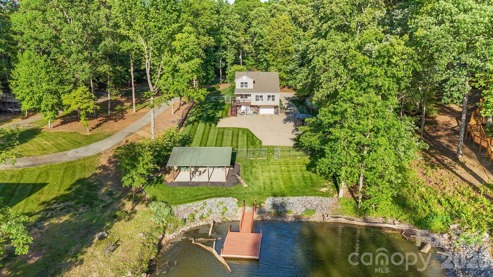 710 Riverwood Drive — Lexington