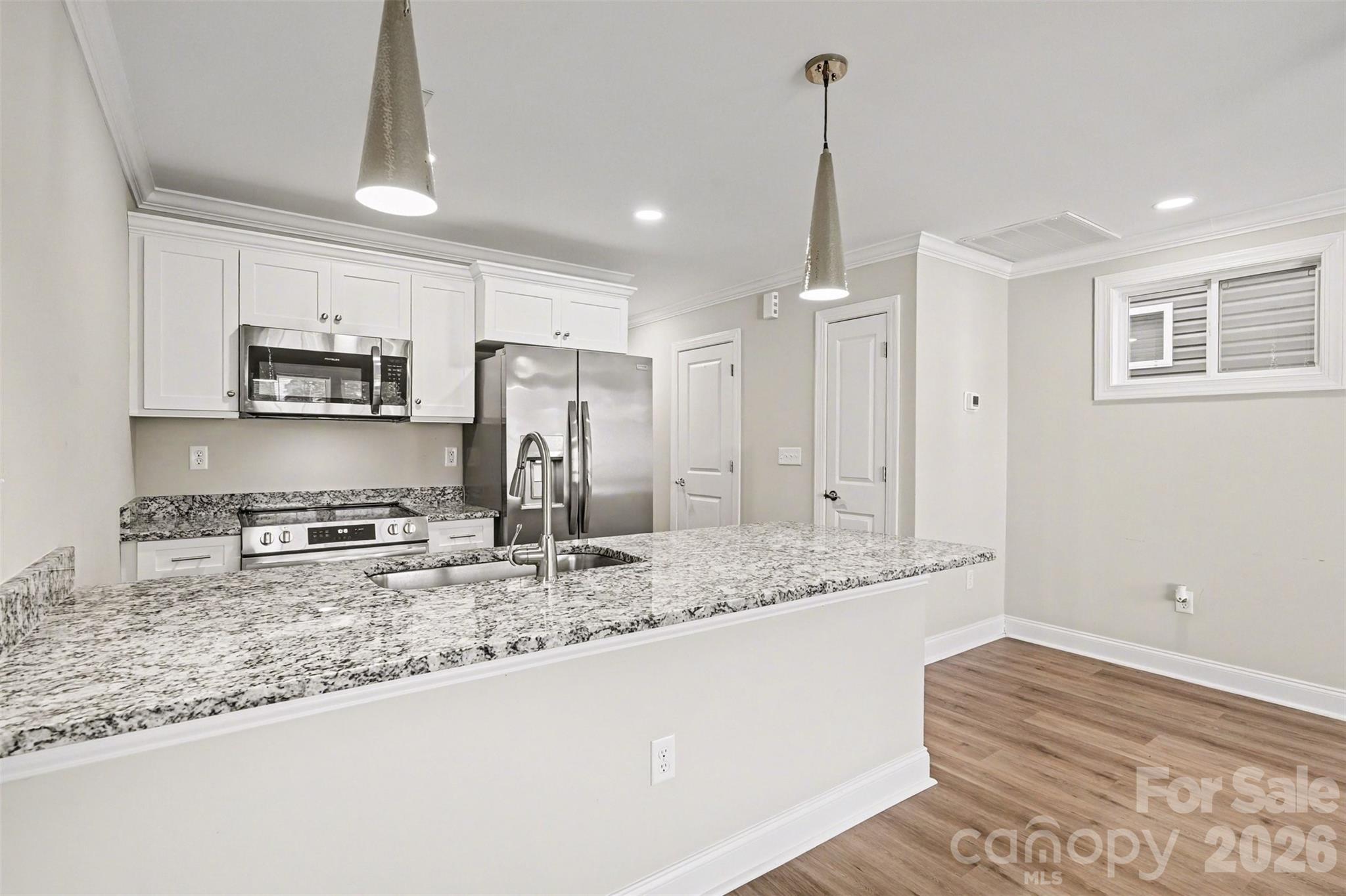 1006 10th Avenue NE — Hickory