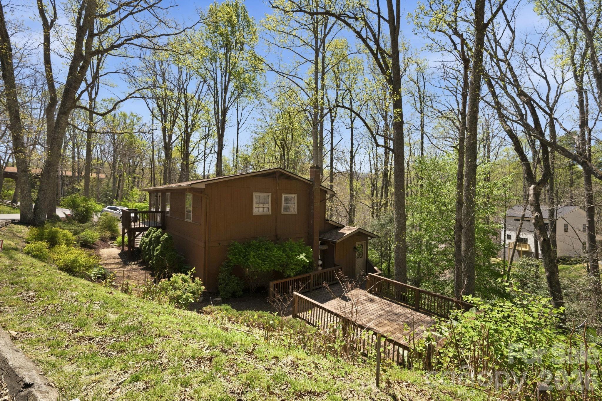 806 Dogwood Drive — Boone