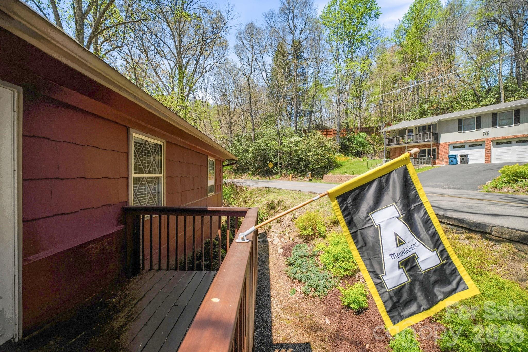 806 Dogwood Drive — Boone