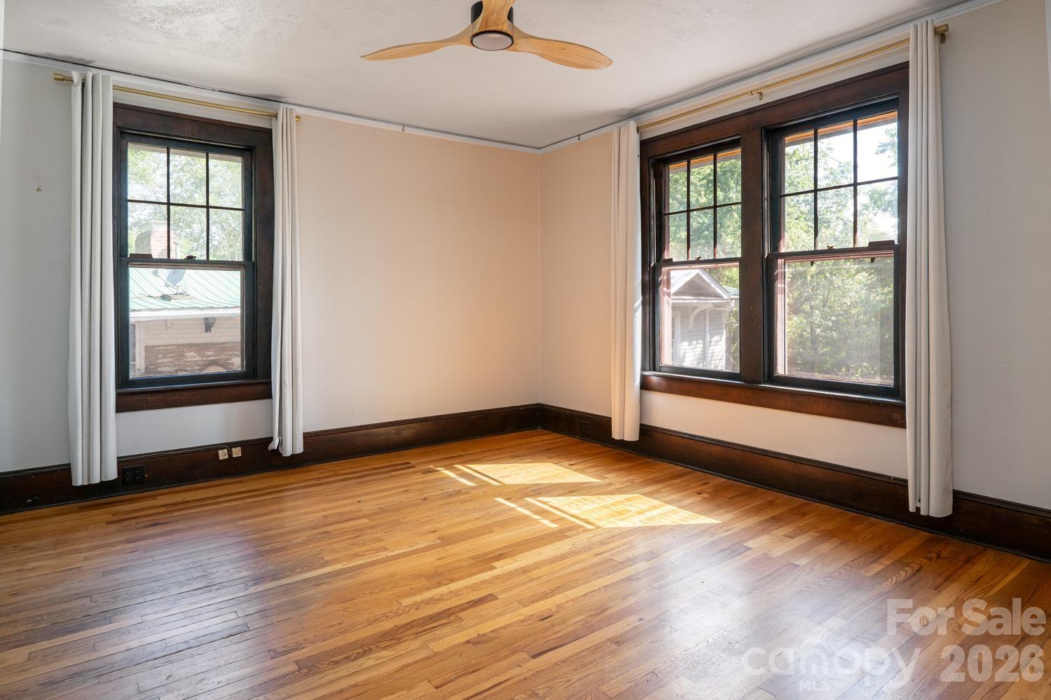 3 Woodlawn Avenue — Asheville