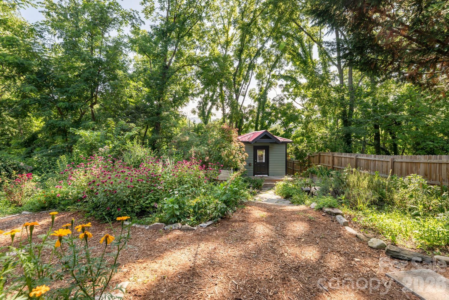 3 Woodlawn Avenue — Asheville