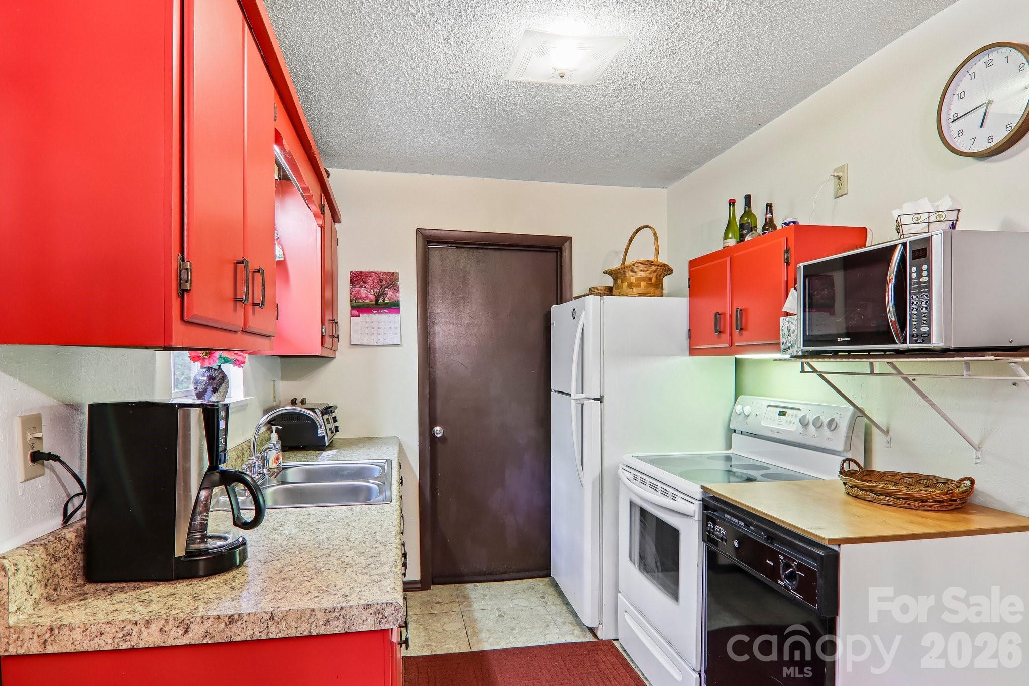 28 Mull Cove Road — Maggie Valley