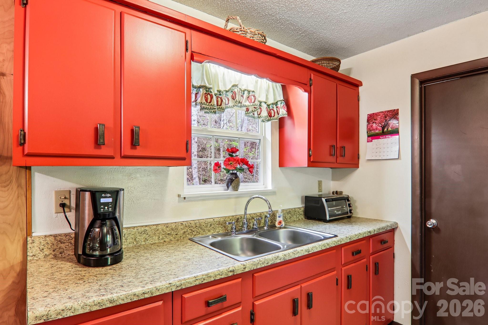 28 Mull Cove Road — Maggie Valley