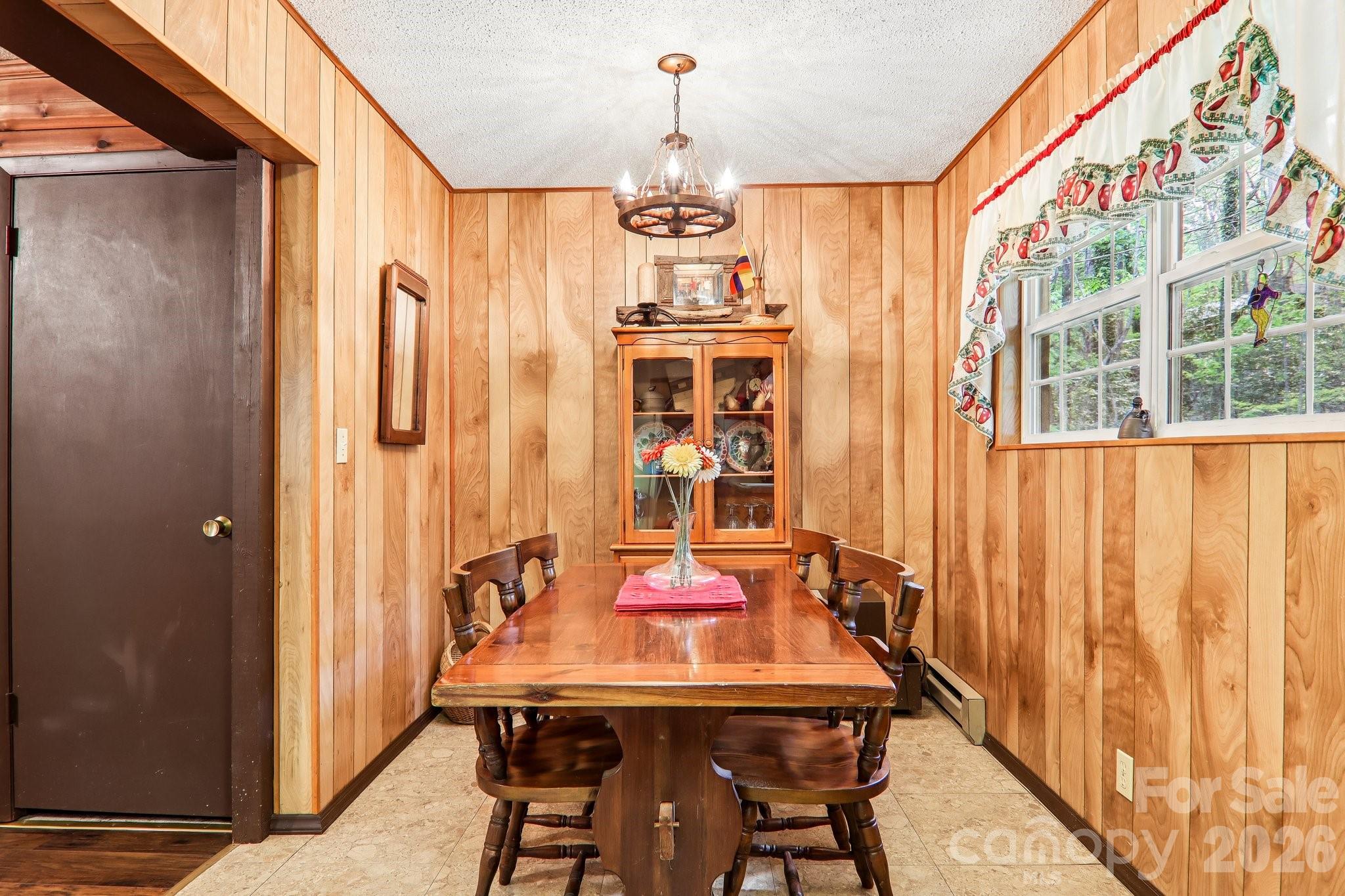 28 Mull Cove Road — Maggie Valley