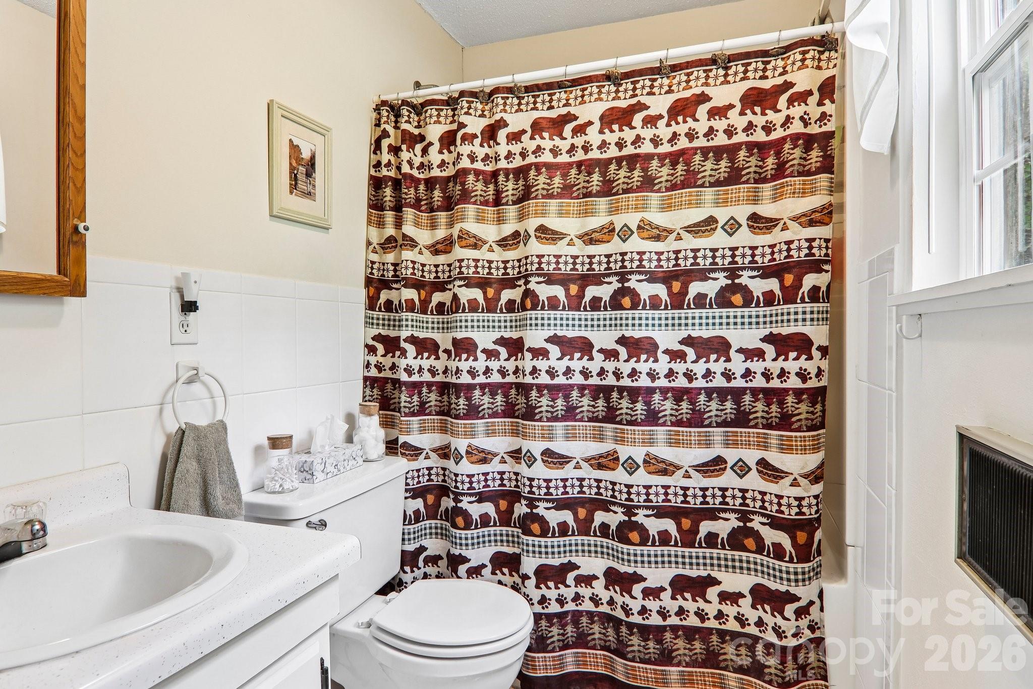 28 Mull Cove Road — Maggie Valley