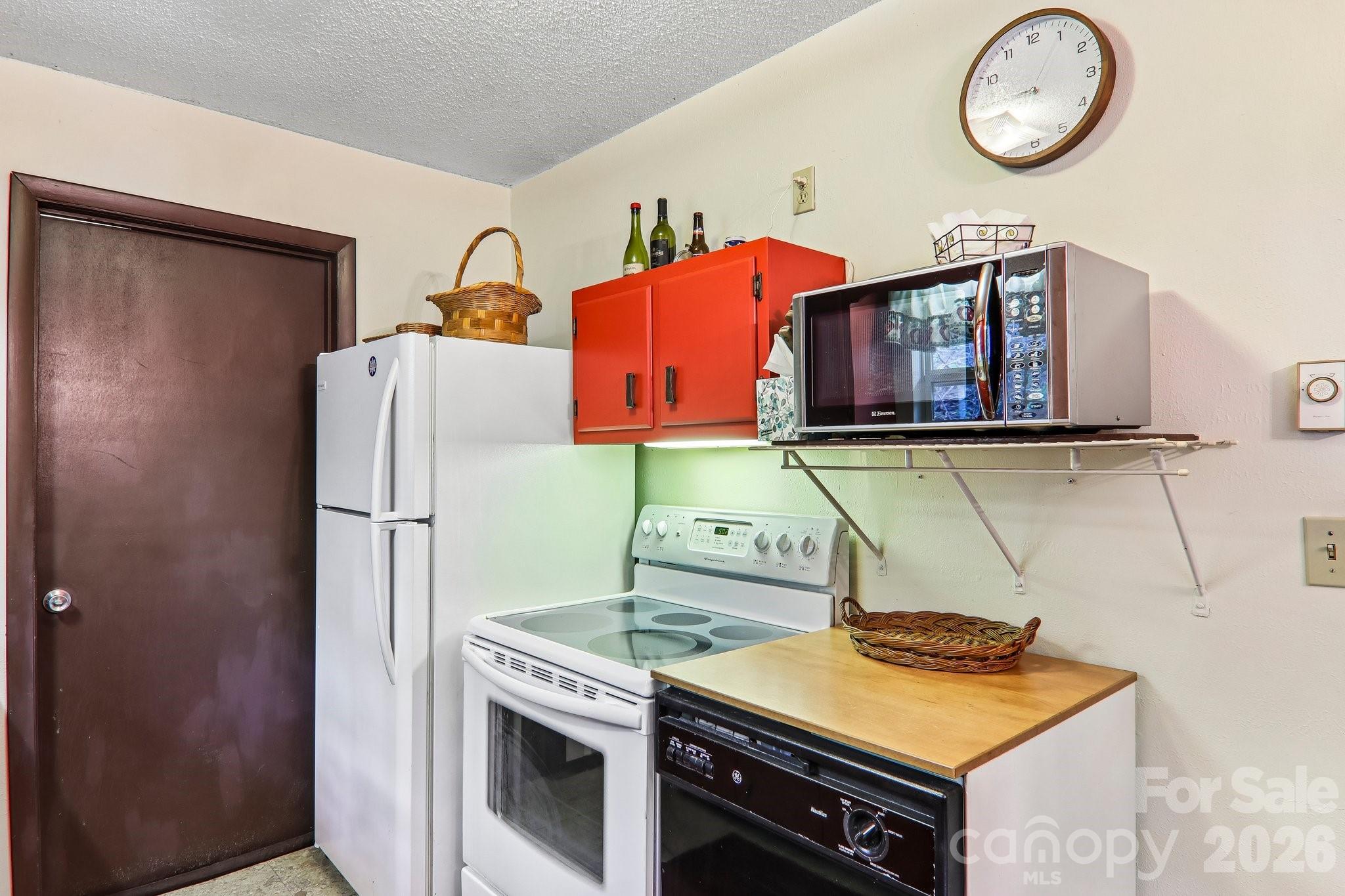 28 Mull Cove Road — Maggie Valley