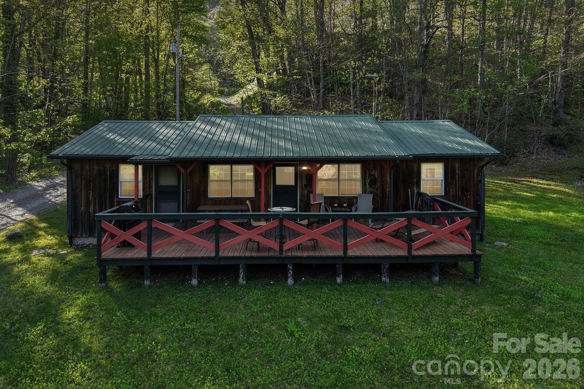 28 Mull Cove Road — Maggie Valley