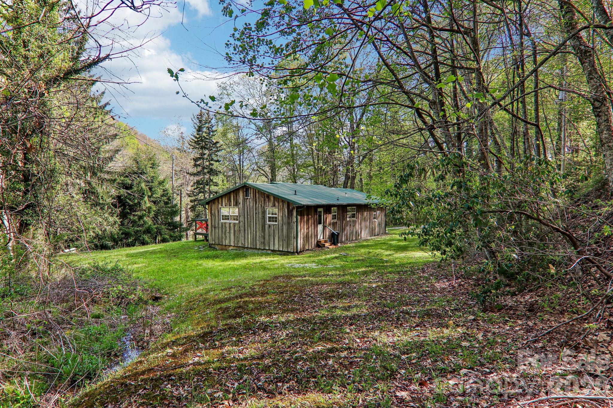 28 Mull Cove Road — Maggie Valley