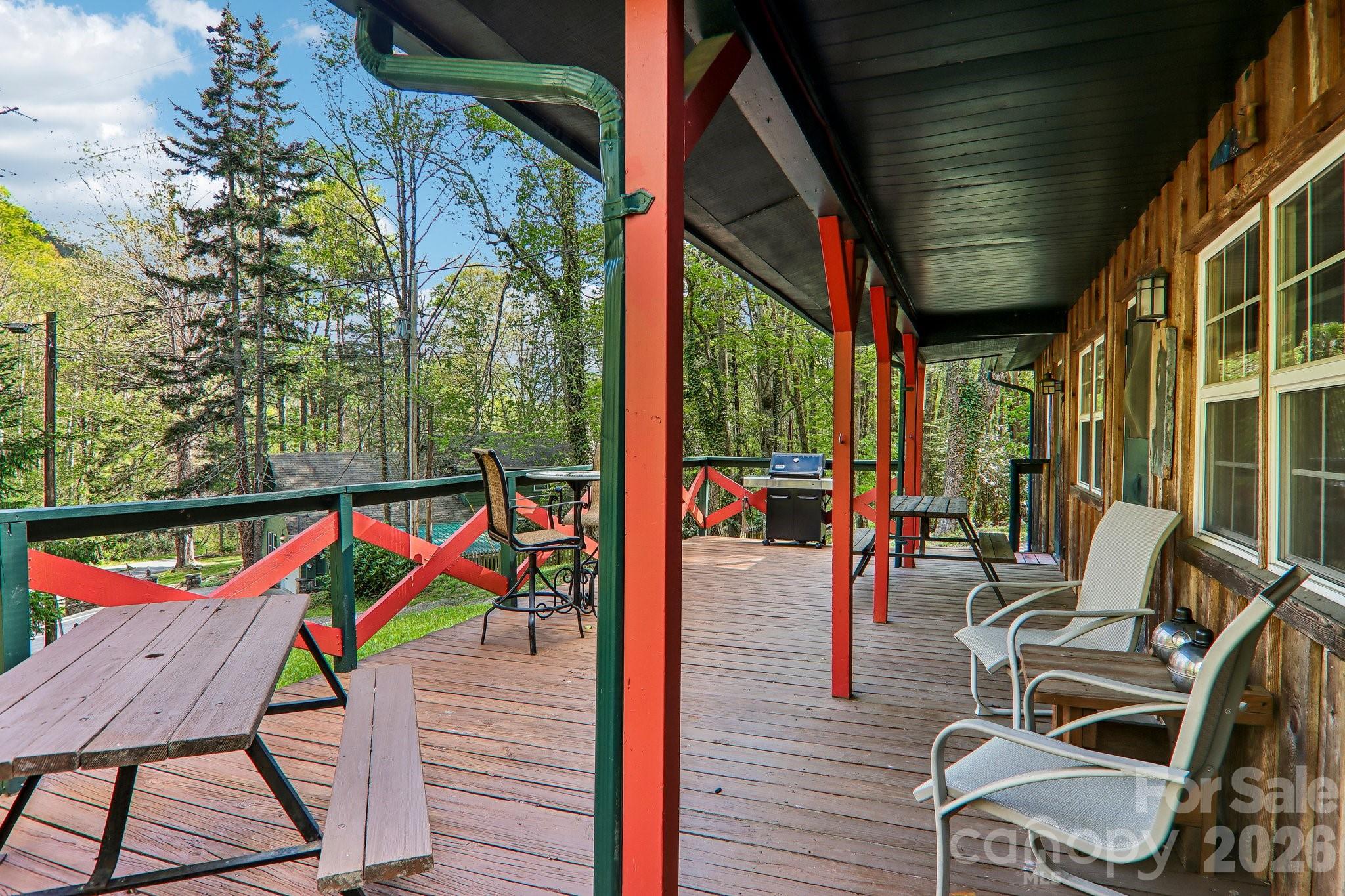 28 Mull Cove Road — Maggie Valley