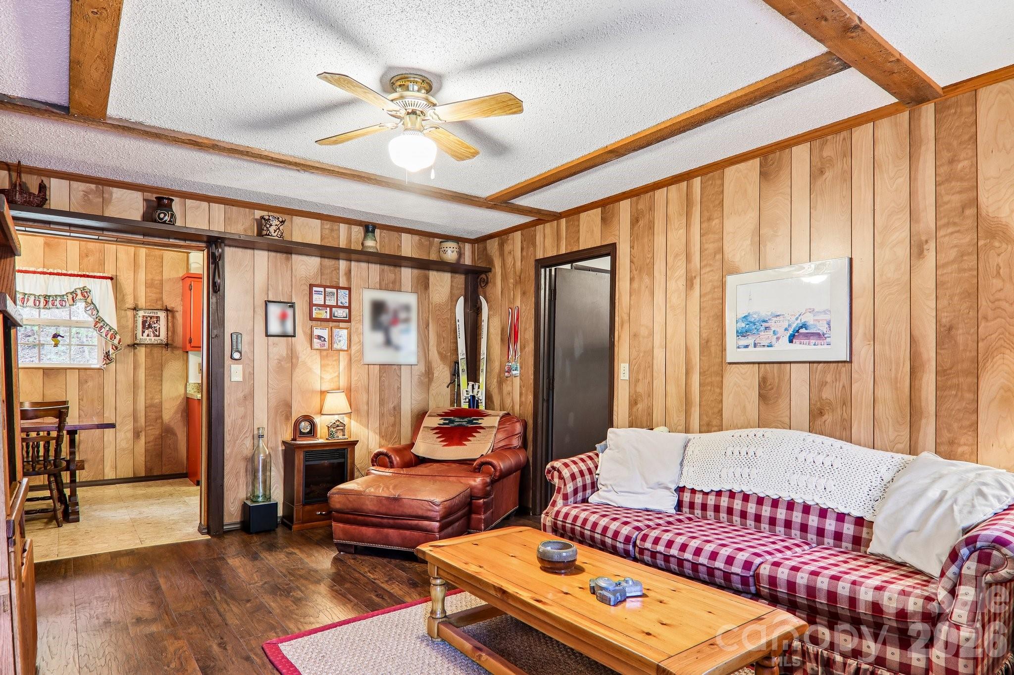 28 Mull Cove Road — Maggie Valley