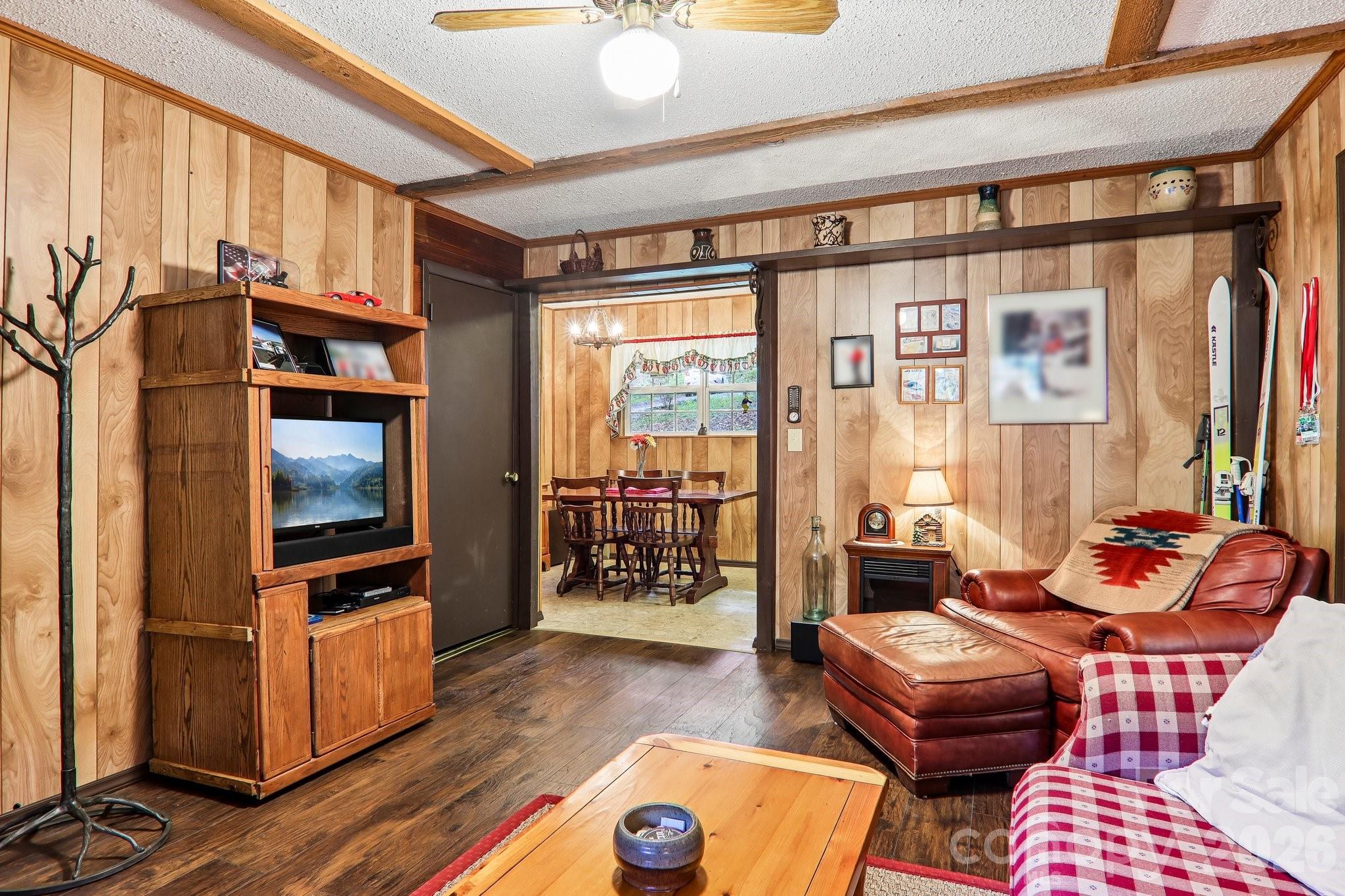 28 Mull Cove Road — Maggie Valley