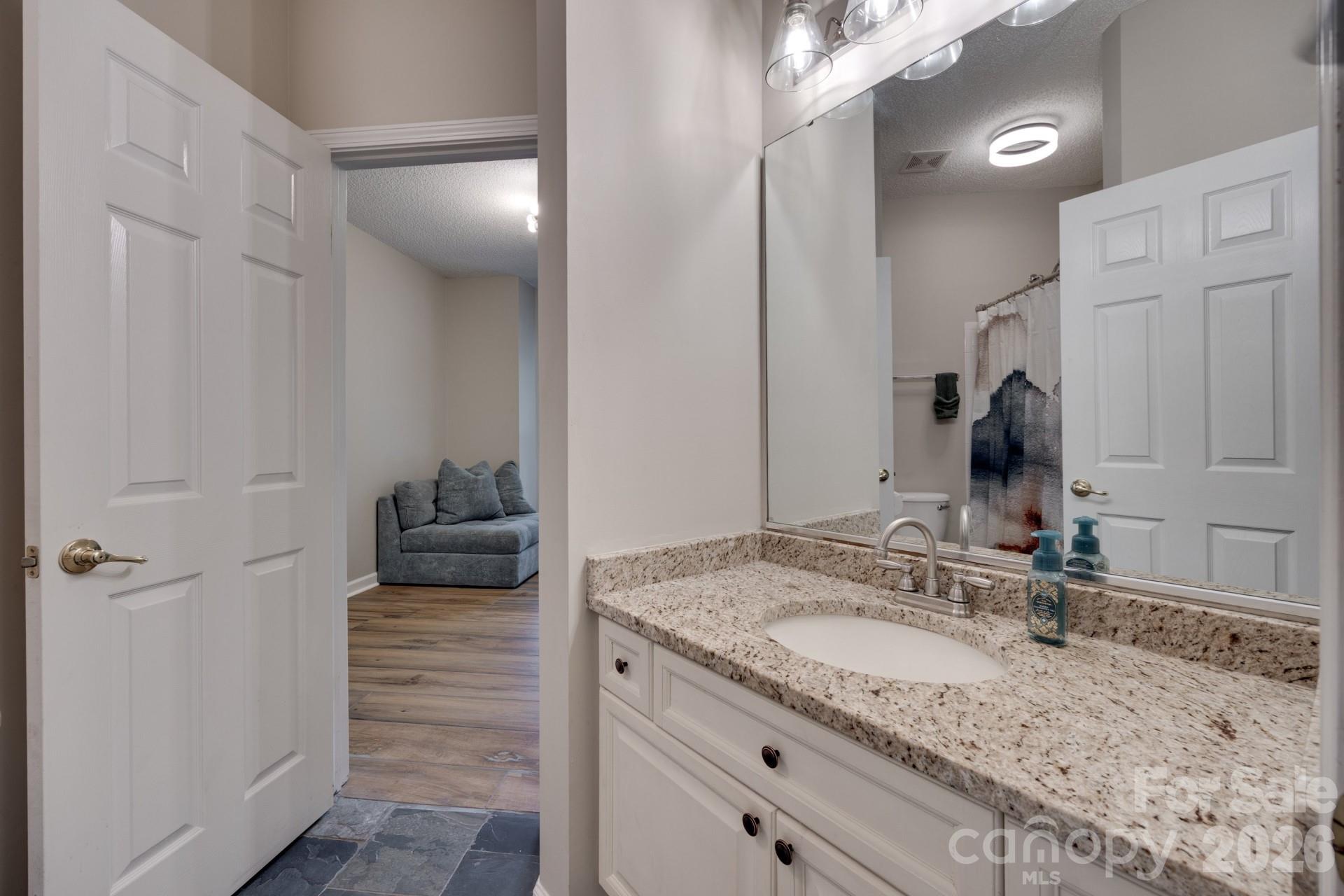 12719 Vantage Point Lane — Huntersville