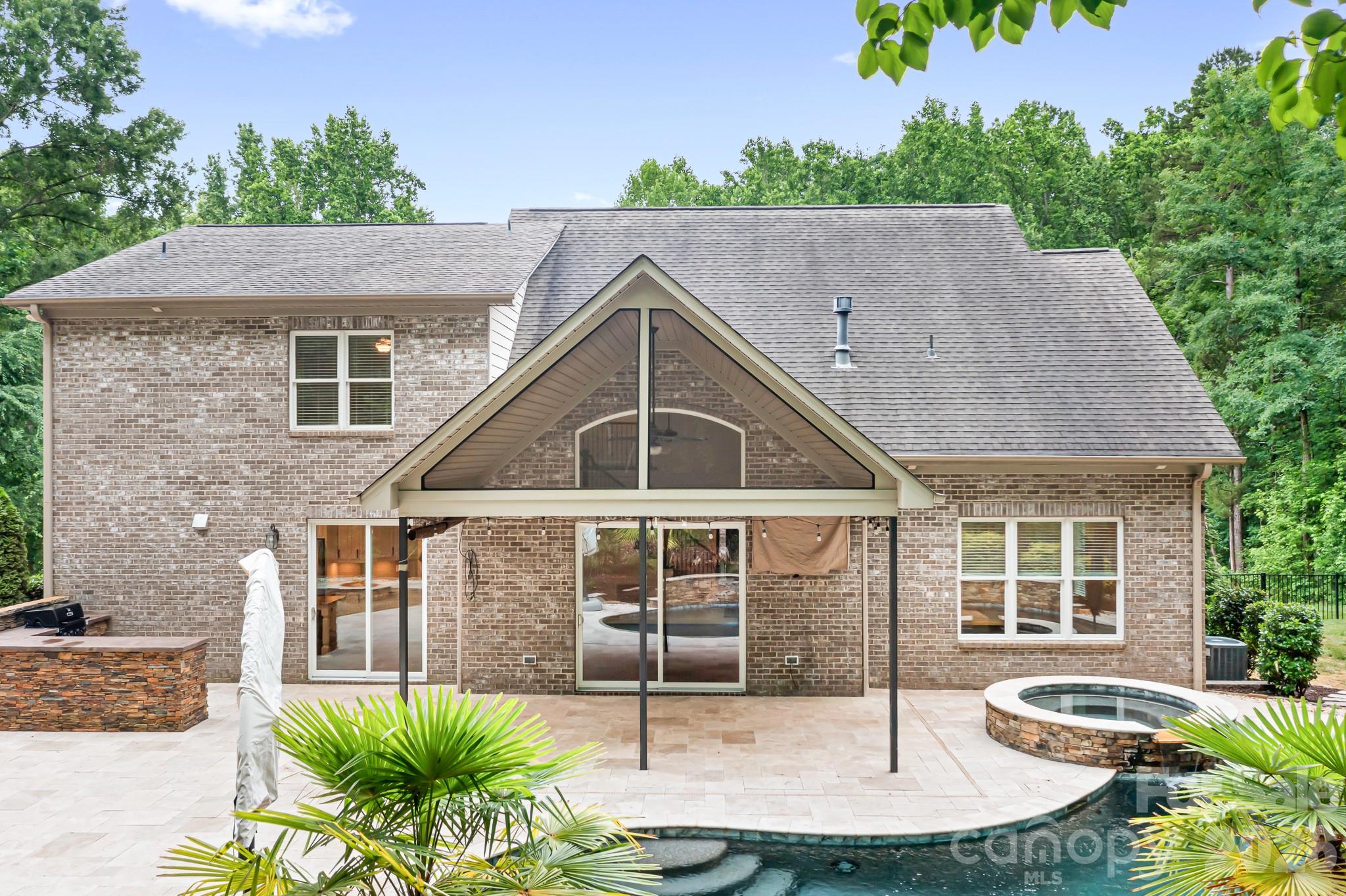 115 Buckingham Place Road — Mooresville