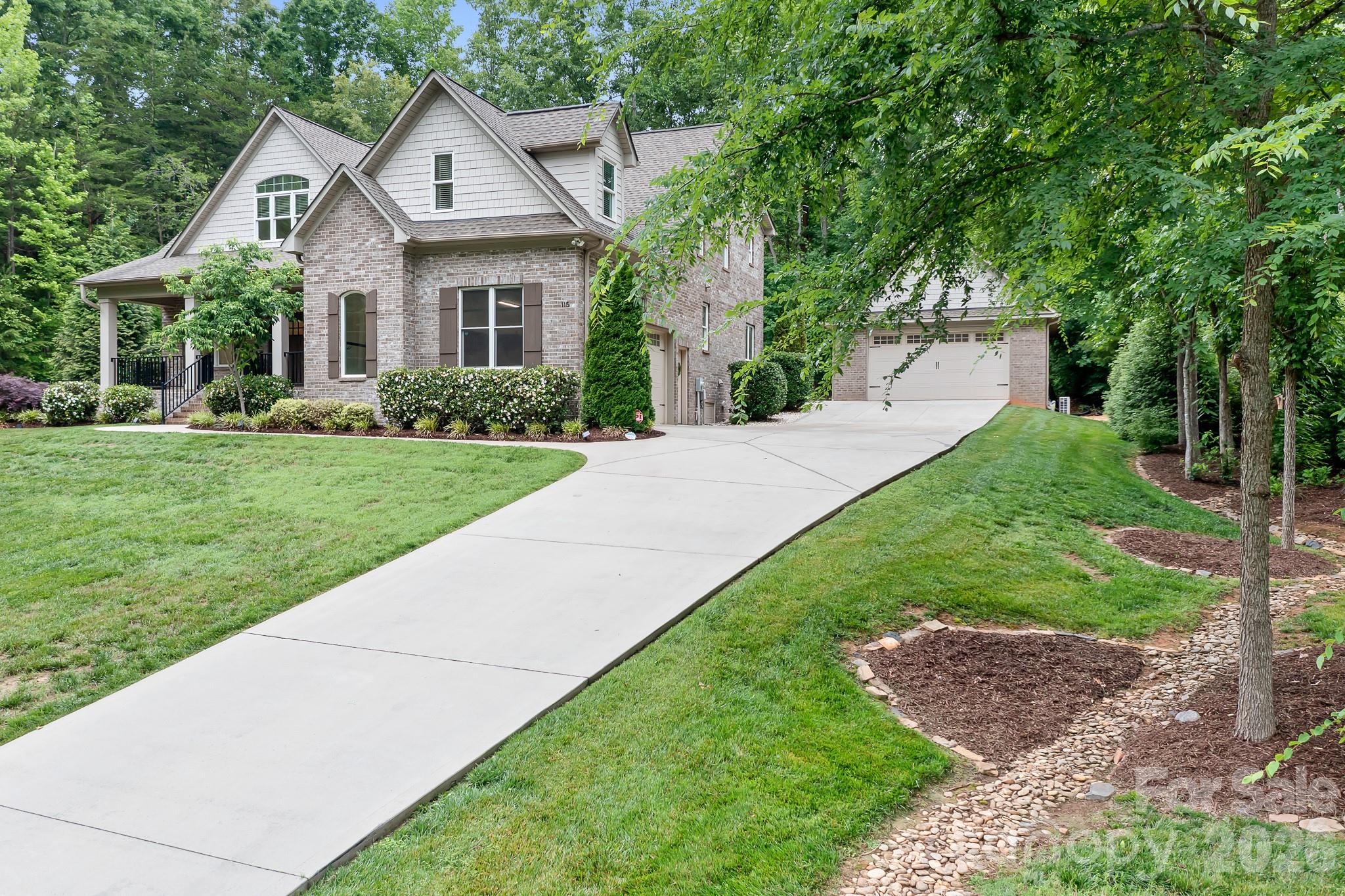 115 Buckingham Place Road — Mooresville