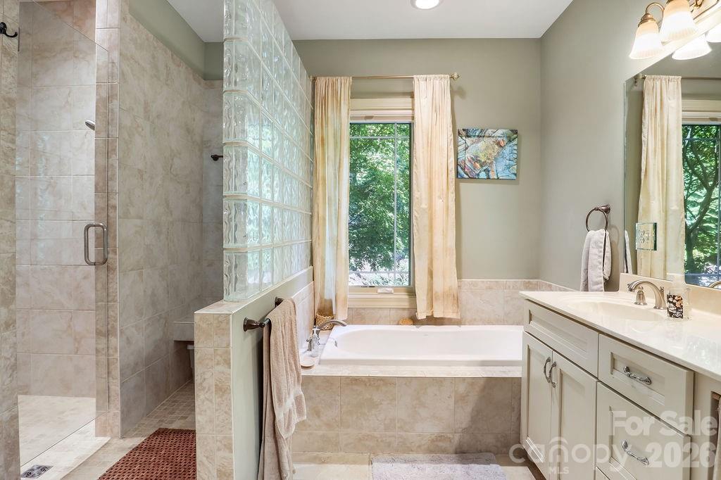 301 Gateway Drive — Hendersonville