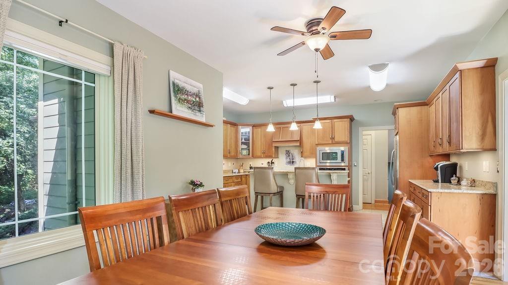 301 Gateway Drive — Hendersonville