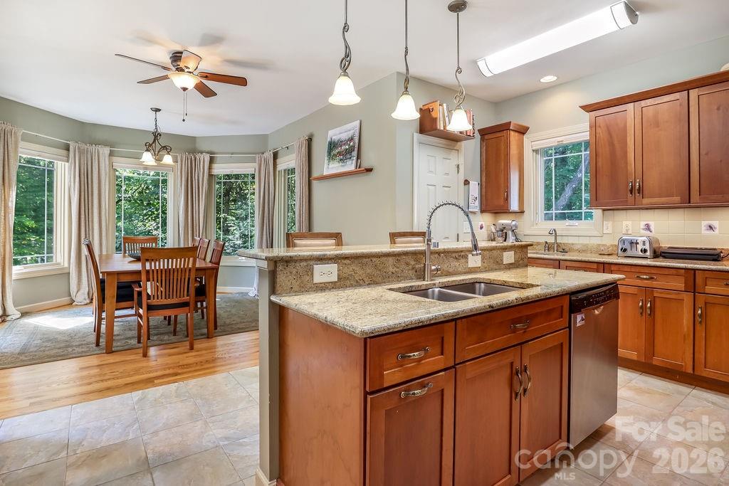 301 Gateway Drive — Hendersonville