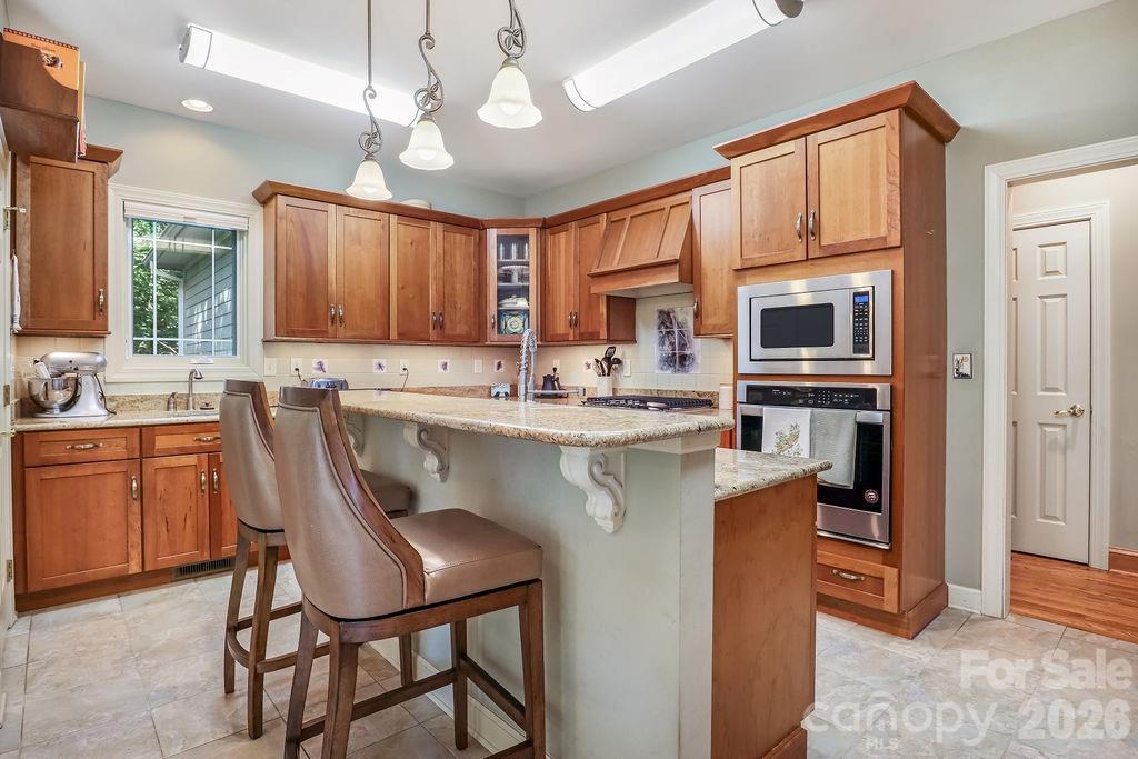 301 Gateway Drive — Hendersonville