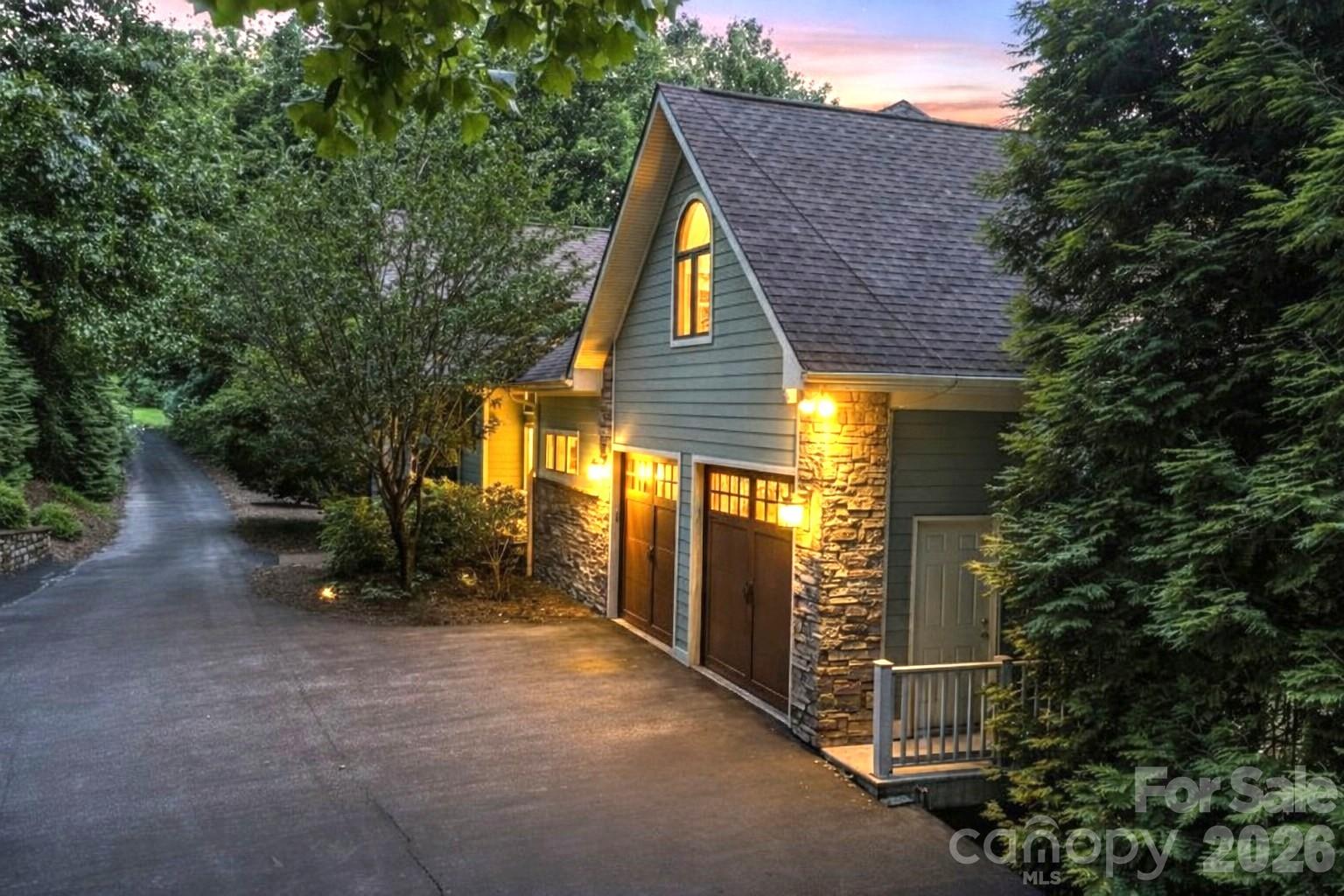 301 Gateway Drive — Hendersonville